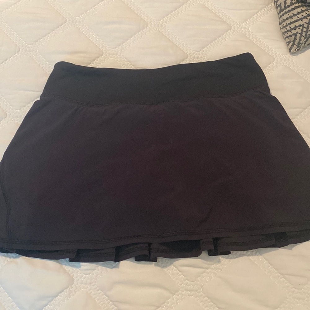 Women's Lululemon running skirt in excellent condition.